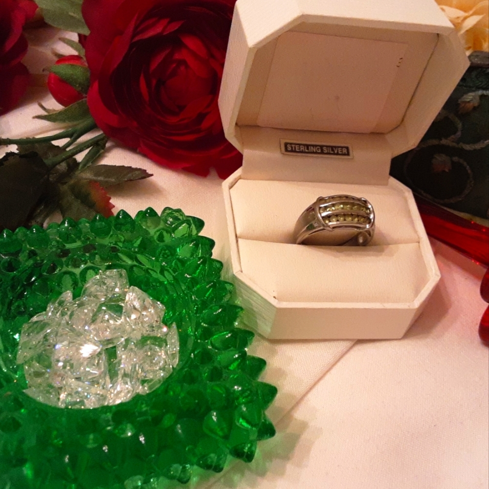 VINTAGE 925 STERLING SILVER PERIDOT RING, SIZE 8